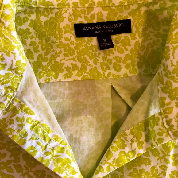 Banana Republic Women’s Button Down Blouse - Picture 2 of 4